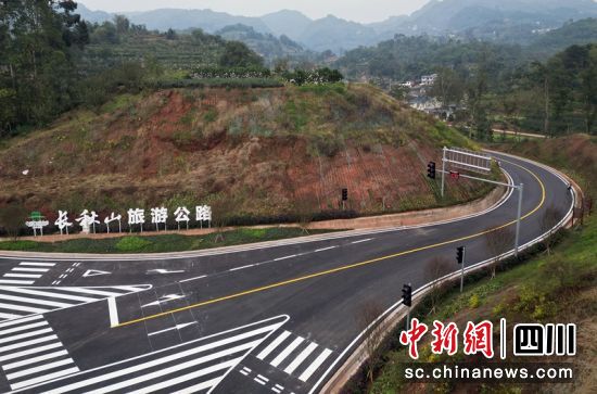 丹棱民生项目长秋山旅游环线支线。罗俊涵 摄 丹棱民生项目长秋山旅游环线支线。罗俊涵 摄