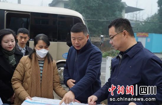 调研现场。雨城融媒 供图 调研现场。雨城融媒 供图