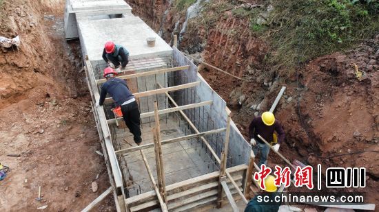 团结水库支渠修建现场。 三台县委宣传部供图 团结水库支渠修建现场。 三台县委宣传部供图