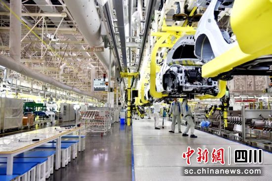 汽车生产企业车间一角。四川税务供图 汽车生产企业车间一角。四川税务供图