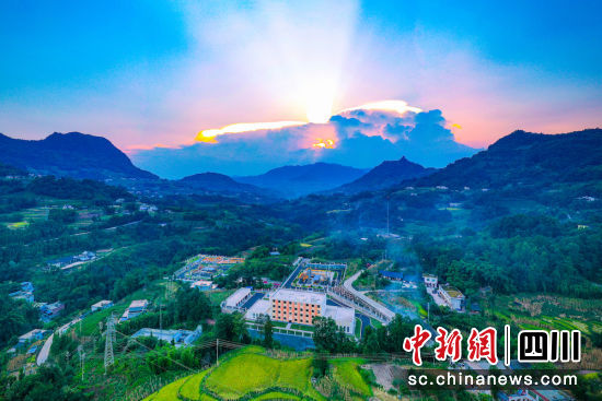 川南页岩气作业区长宁209井区中心站。王子丹 摄 川南页岩气作业区长宁209井区中心站。王子丹 摄