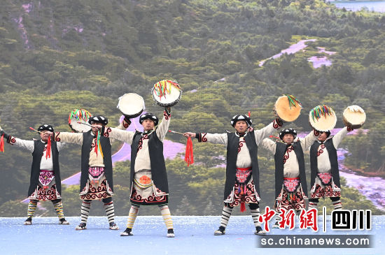 开幕式上的文艺演出。记者安源 摄 开幕式上的文艺演出。记者安源 摄