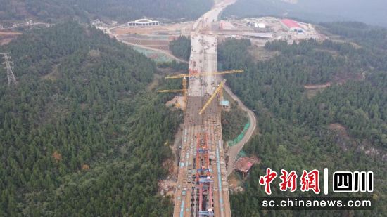 古金高速全线贯通。古蔺县融媒体中心供图 古金高速全线贯通。古蔺县融媒体中心供图