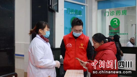 志愿者开展志愿服务活动。郭明 摄 志愿者开展志愿服务活动。郭明 摄