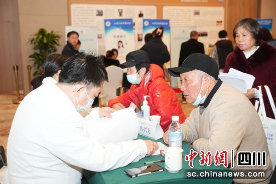 图为义诊现场。四川省医学会 供图 图为义诊现场。四川省医学会 供图