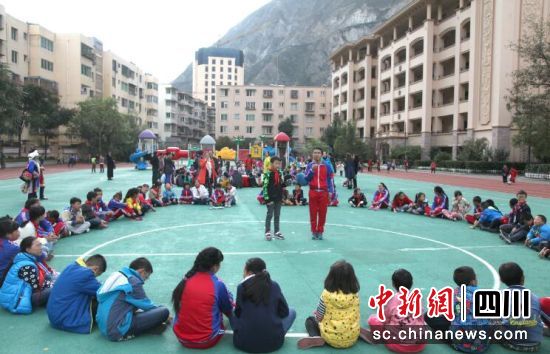 丰富多彩的课间活动。汶川县委宣传部 供图 丰富多彩的课间活动。汶川县委宣传部 供图