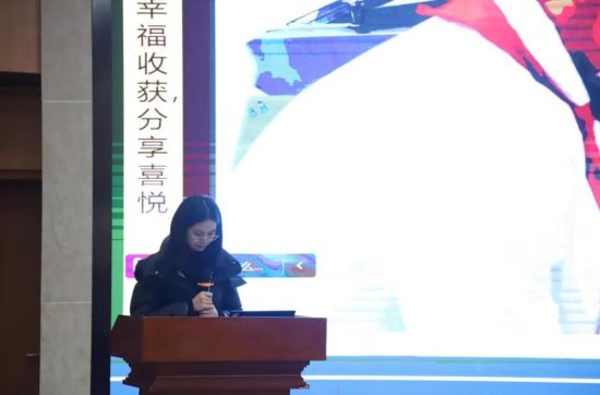 专家讲座。成都高新新华学校 供图 专家讲座。成都高新新华学校 供图