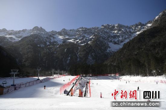羌人谷滑雪场。汶川县委宣传部 供图 羌人谷滑雪场。汶川县委宣传部 供图