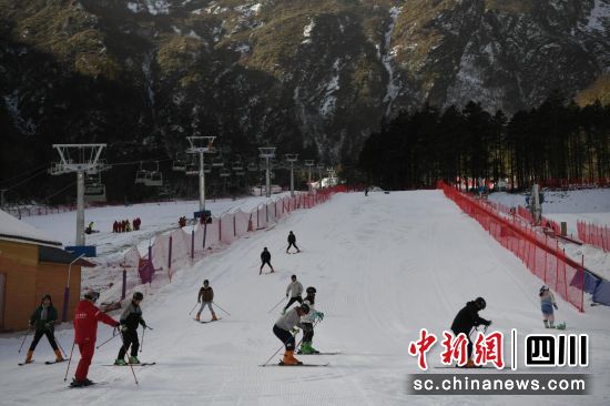 羌人谷滑雪场。汶川县委宣传部 供图 羌人谷滑雪场。汶川县委宣传部 供图
