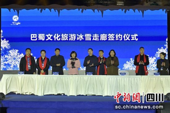 签约仪式现场。记者 刘忠俊 摄 签约仪式现场。记者 刘忠俊 摄