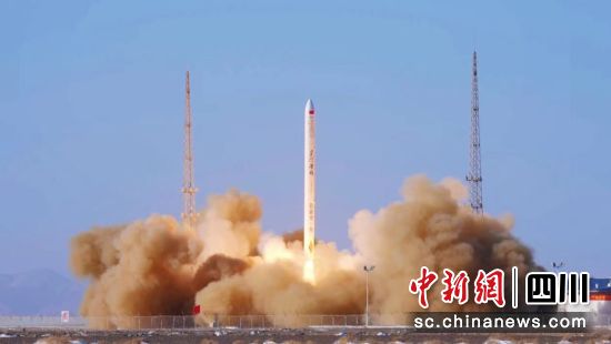 “什邡号”运载火箭发射升空。 什邡市委宣传部供图 “什邡号”运载火箭发射升空。 什邡市委宣传部供图
