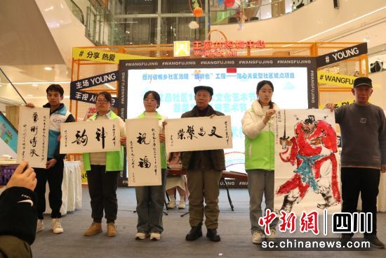展示书画作品。 陈倩 摄 展示书画作品。 陈倩 摄