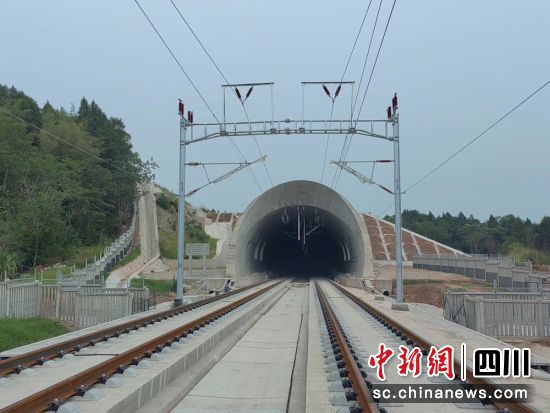 成自宜高铁天府机场段线下铁路工程完工。资料图。中铁八局 供图 成自宜高铁天府机场段线下铁路工程完工。资料图。中铁八局 供图