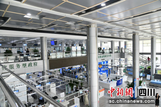 简阳市政务服务中心。 简阳融媒 供图 简阳市政务服务中心。 简阳融媒 供图