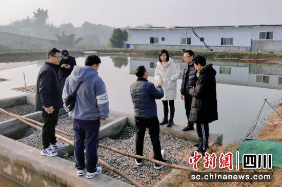 参观学习现场。贡井融媒 供图 参观学习现场。贡井融媒 供图