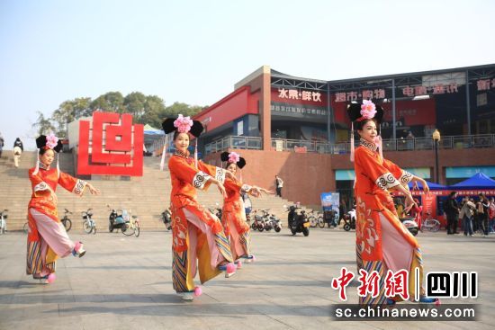 东北地域特色歌舞节目。(沈阳市文旅局 供图) 东北地域特色歌舞节目。(沈阳市文旅局 供图)