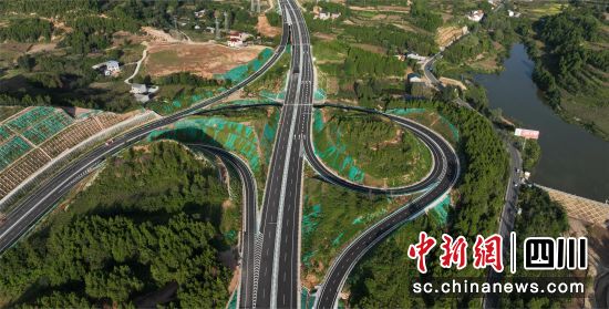 绵苍高速。 梓潼县委宣传部供图 绵苍高速。 梓潼县委宣传部供图