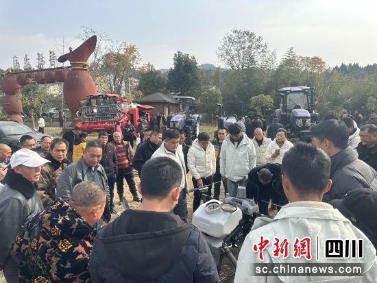 现代农业机械化实训。 西南科技大学供图 现代农业机械化实训。 西南科技大学供图