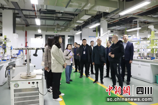 简阳市经科信局带领企业到西安交通大学开展对接活动。简阳市委宣传部 供图 简阳市经科信局带领企业到西安交通大学开展对接活动。简阳市委宣传部 供图