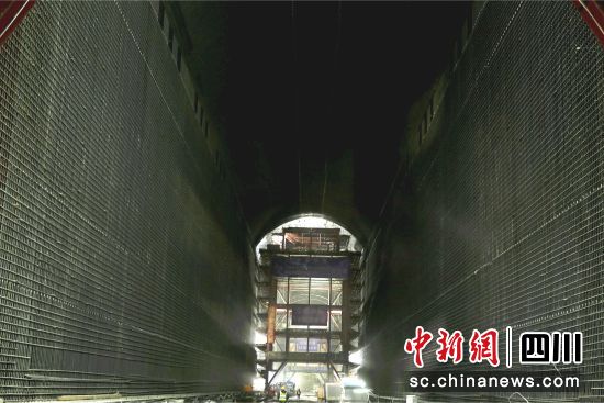 溢洪洞边墙衬砌钢筋。华电金沙江上游水电开发有限公司供图 溢洪洞边墙衬砌钢筋。华电金沙江上游水电开发有限公司供图