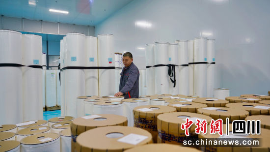 外贸企业忙订单。杨尚威摄 外贸企业忙订单。杨尚威摄