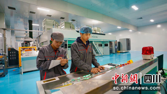 外贸企业忙订单。杨尚威摄 外贸企业忙订单。杨尚威摄
