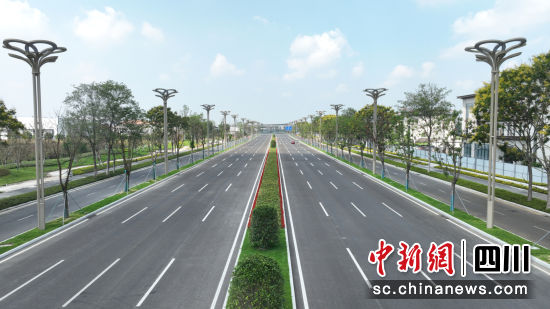 道路宽阔平坦。 旌阳区融媒体中心供图 道路宽阔平坦。 旌阳区融媒体中心供图