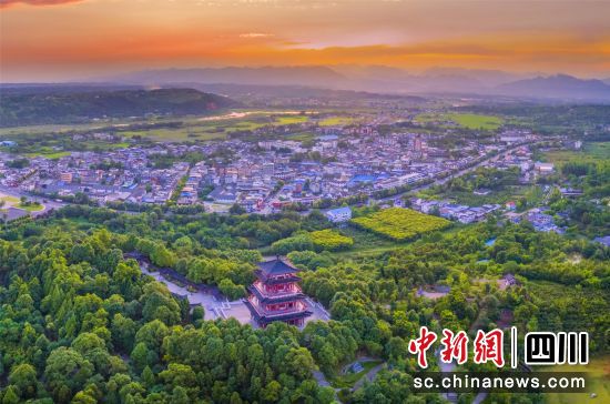 青莲镇。 江油市委宣传部供图 青莲镇。 江油市委宣传部供图
