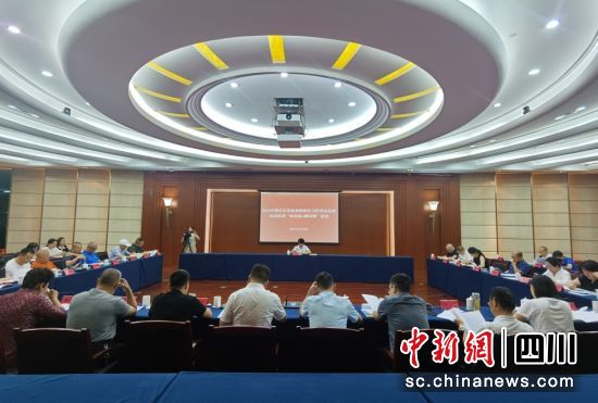 温江召开区委统战部部长与民营企业家沟通协商“面对面+键对键”座谈会。温江区委统战部 供图 温江召开区委统战部部长与民营企业家沟通协商“面对面+键对键”座谈会。温江区委统战部 供图