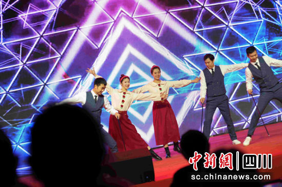 舞蹈《跃动的节拍》。龙怡 摄 舞蹈《跃动的节拍》。龙怡 摄
