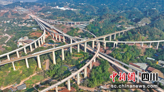 宜宾优越的交通。宜宾市委宣传部 供图 宜宾优越的交通。宜宾市委宣传部 供图