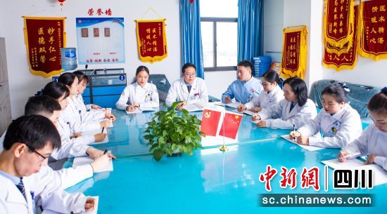 泌尿外科组织科室学习。 德阳市第二人民医院供图 泌尿外科组织科室学习。 德阳市第二人民医院供图