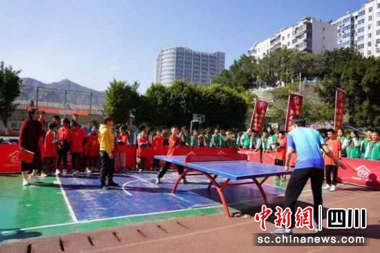 活动现场。(刘峰摄) 活动现场。(刘峰摄)
