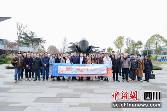 当“青”乃发声——成都市青羊区互联网新春文化沙龙暨网络媒体、大V采风活动现场。青羊区委宣传部部 供图 当“青”乃发声——成都市青羊区互联网新春文化沙龙暨网络媒体、大V采风活动现场。青羊区委宣传部部 供图
