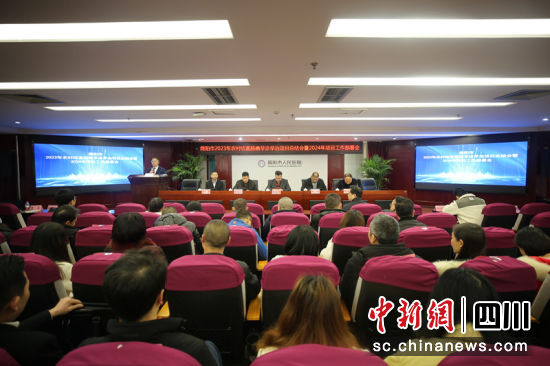 简阳市农村结直肠癌早诊早治项目总结会现场。胡波 摄 简阳市农村结直肠癌早诊早治项目总结会现场。胡波 摄