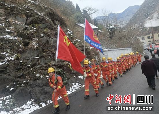 国家矿山应急救援川煤队奔赴受灾现场。川煤集团供图 国家矿山应急救援川煤队奔赴受灾现场。川煤集团供图