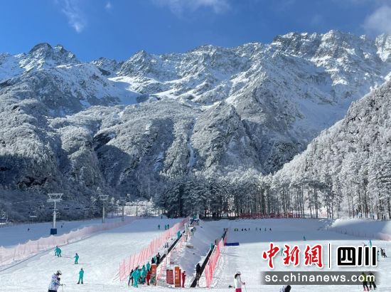 阿尔沟滑雪场。 阿尔沟滑雪场。