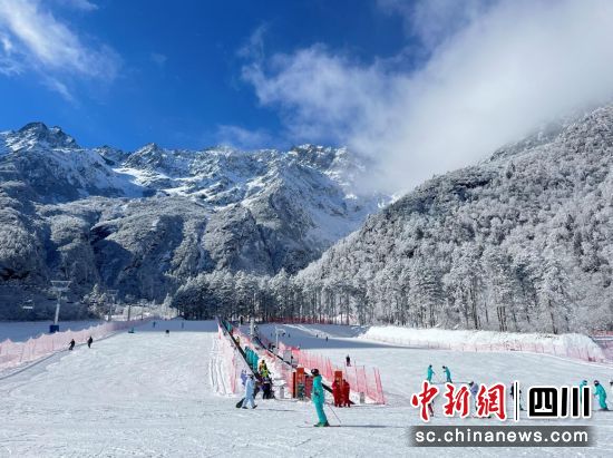 阿尔沟滑雪场。 阿尔沟滑雪场。