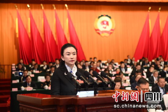 在四川省政协十三届二次会议上,四川省政协委员王正代表民盟四川省委会发言。民盟四川省委会 供图 在四川省政协十三届二次会议上,四川省政协委员王正代表民盟四川省委会发言。民盟四川省委会 供图