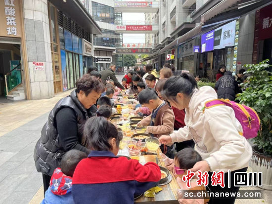 亲子披萨DIY培训活动。潘政吉 摄 亲子披萨DIY培训活动。潘政吉 摄