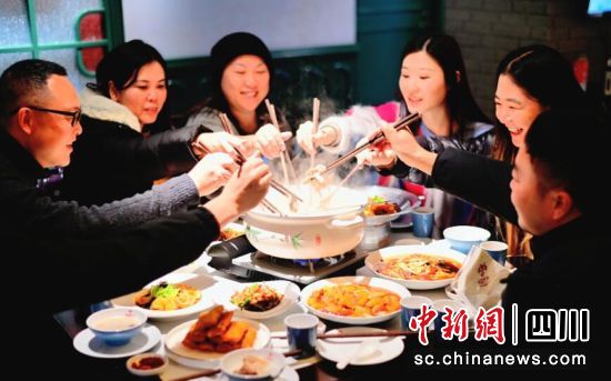 2023简阳第二十届羊肉美食文化旅游季活动期间。(简阳市文化体育和旅游局 供图) 2023简阳第二十届羊肉美食文化旅游季活动期间。(简阳市文化体育和旅游局 供图)