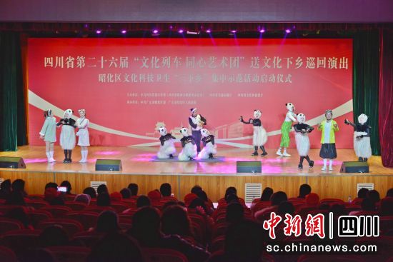 活动启动仪式现场,精彩的文艺演出。苗志勇 摄 活动启动仪式现场,精彩的文艺演出。苗志勇 摄