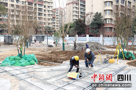“口袋公园”建设现场。 绵竹市融媒体中心供图 “口袋公园”建设现场。 绵竹市融媒体中心供图
