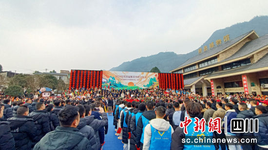2024宜宾首届和美乡村篮球决赛(村BA)开赛。陈忆 摄 2024宜宾首届和美乡村篮球决赛(村BA)开赛。陈忆 摄