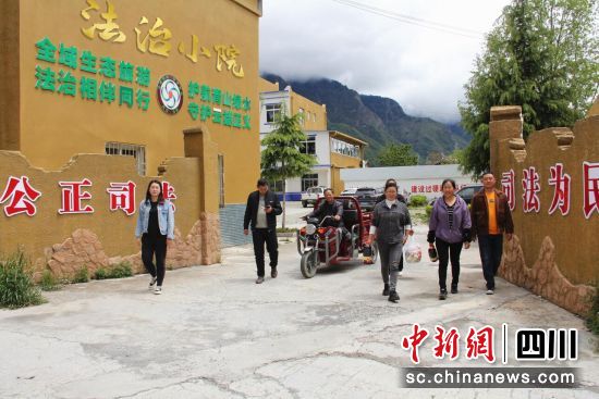 多元调处阵地—“法治小院”。茂县县委宣传部 供图 多元调处阵地—“法治小院”。茂县县委宣传部 供图
