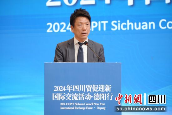 日本贸易振兴机构成都代表处首席代表秋叶隆充做交流发言。(四川省贸促会 供图) 日本贸易振兴机构成都代表处首席代表秋叶隆充做交流发言。(四川省贸促会 供图)