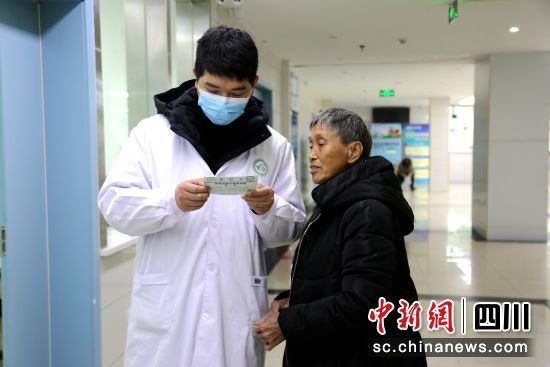 潮河体检。泸县融媒体中心供图 潮河体检。泸县融媒体中心供图
