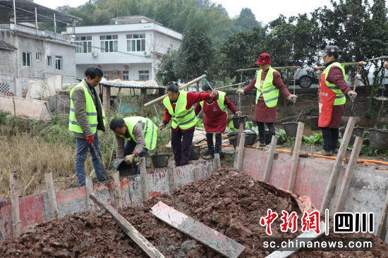 以工代赈项目施工现场。长宁县融媒体中心供图。 以工代赈项目施工现场。长宁县融媒体中心供图。