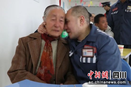 亲情帮教活动现场。四川省内江监狱供图 亲情帮教活动现场。四川省内江监狱供图