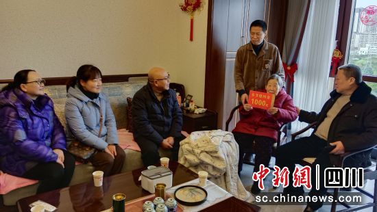 叙永开展新春走访慰问活动。叙永县委统战部供图 叙永开展新春走访慰问活动。叙永县委统战部供图